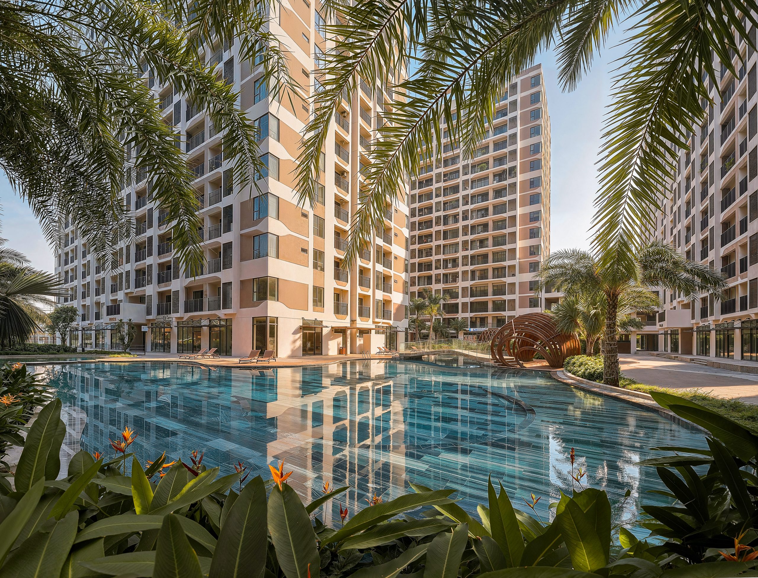 Ảnh toàn cảnh hồ bơi trung tâm MT Eastmark City